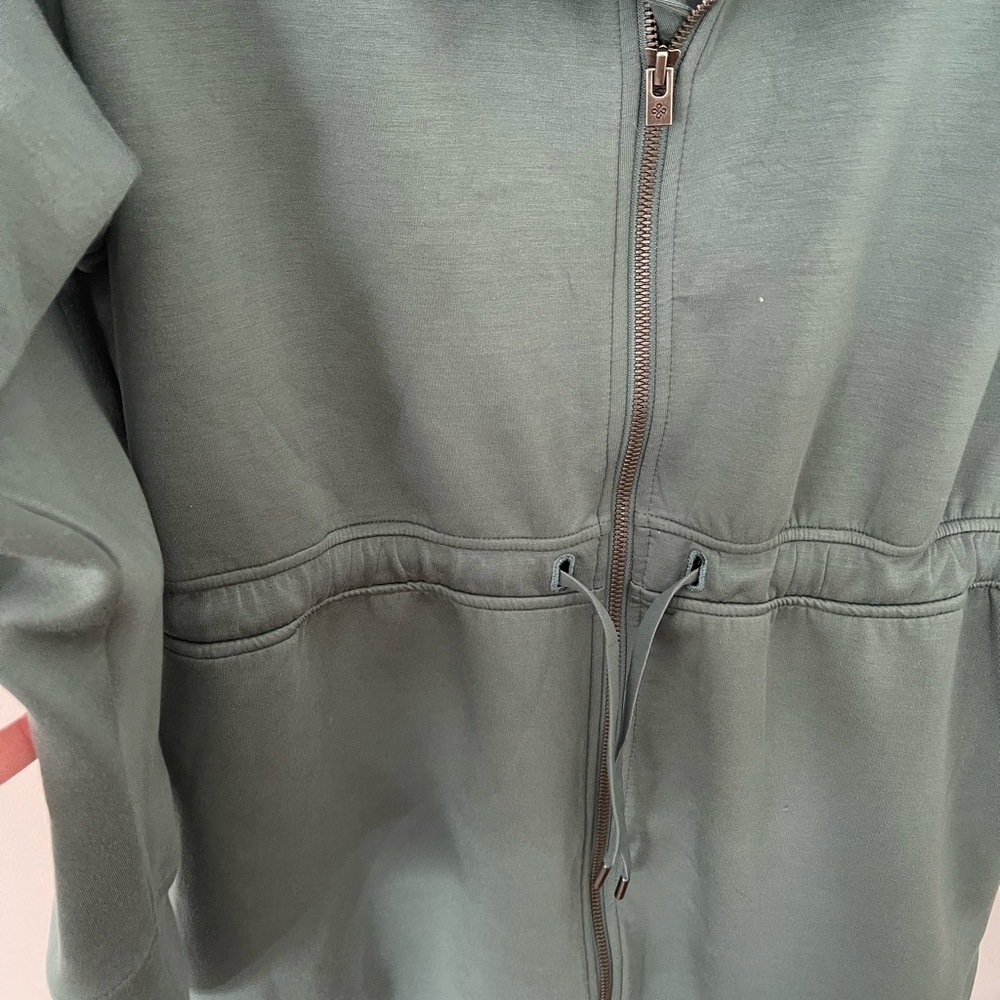 Elegant Sage Green Zip-Up Cardigan - Picture 4 of 4